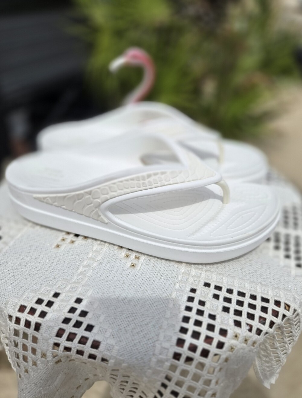 Croc White Flip Flop Sandals Size 10